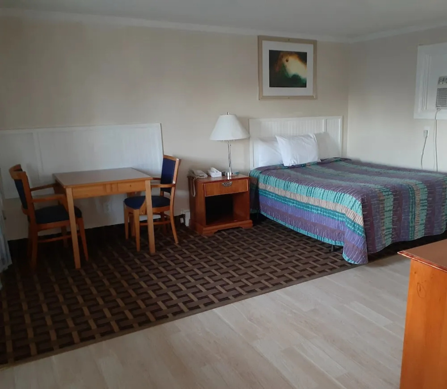 Town Line Inn