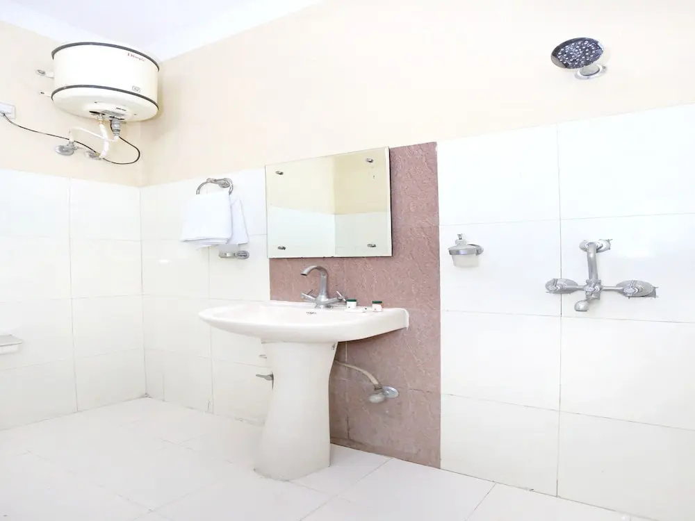 OYO 1357 Hotel Midland