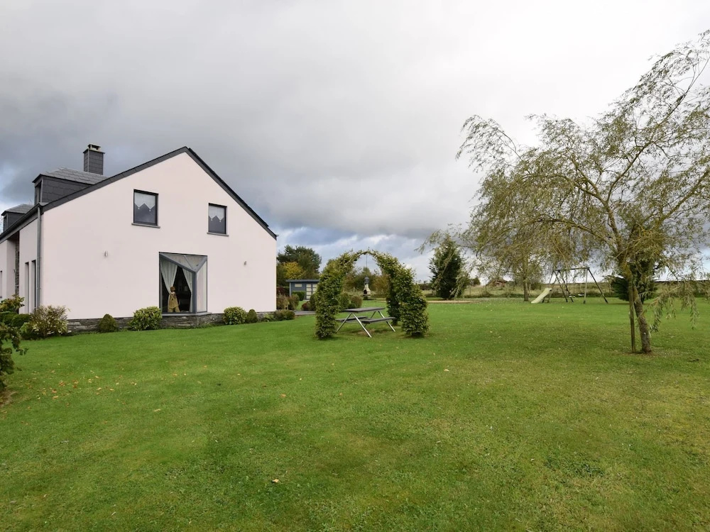 Luxurious Villa in Wibrin Ardennes with Pool