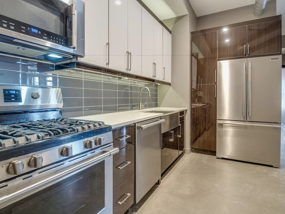 Deedee's Apartments - Lofts at Grove