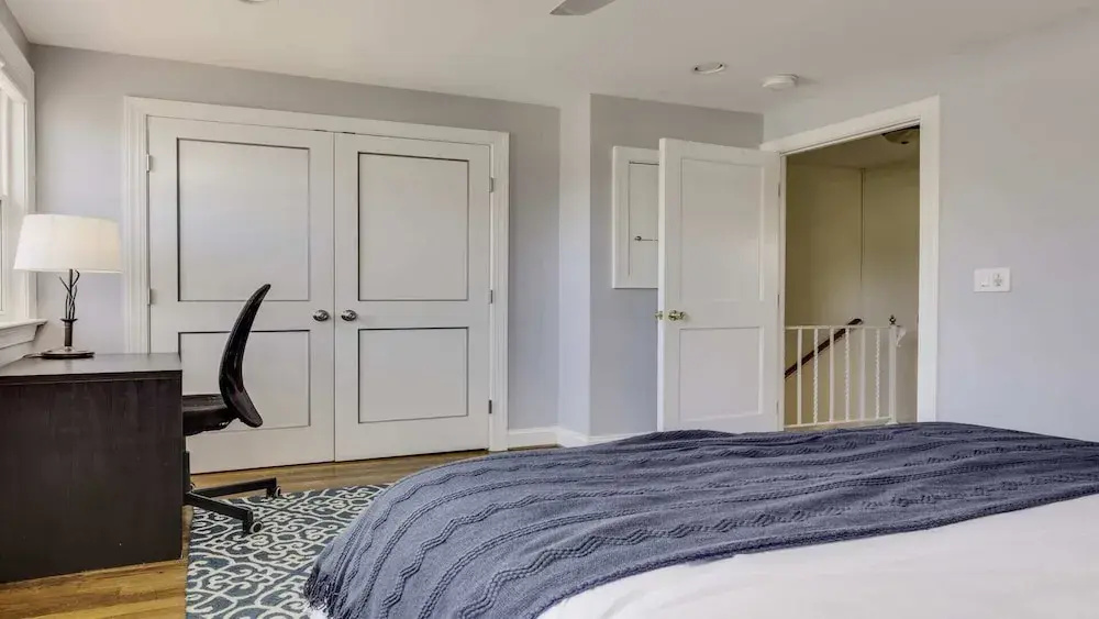 Spacious Colonial House in Alexandria | CozySuites