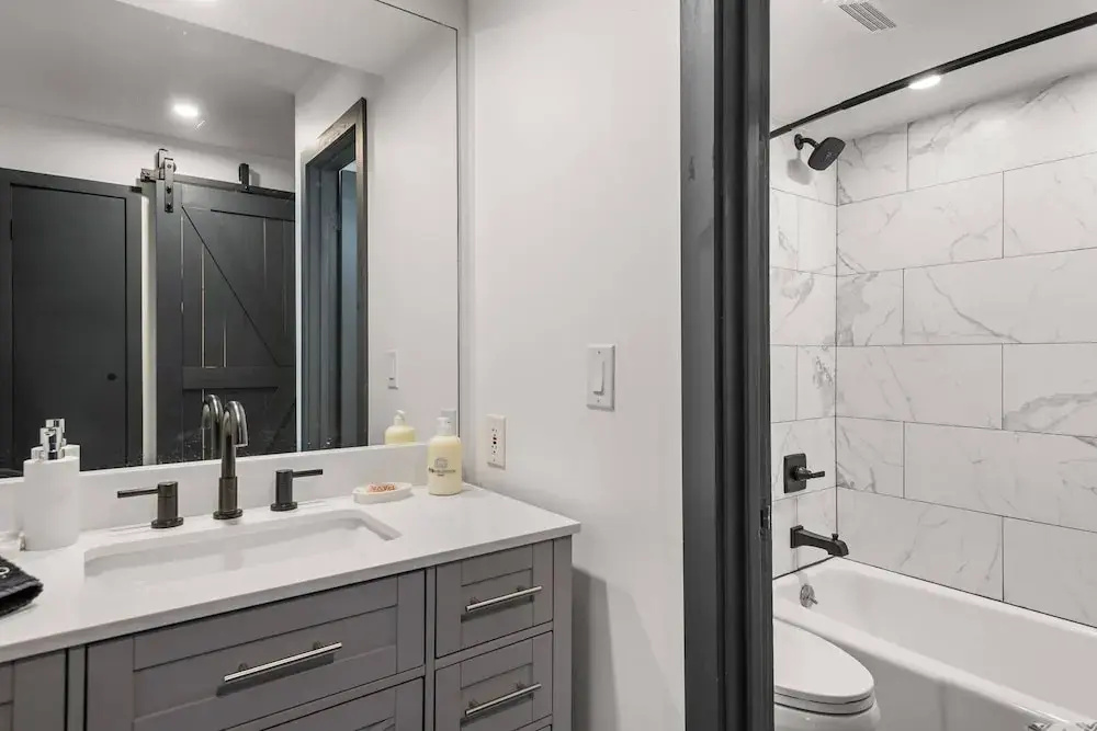 Snowmass Modern 3 Bedroom w/ Hot Tub 251