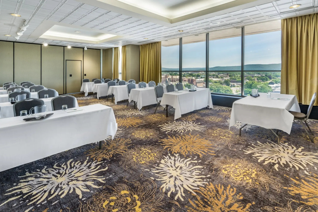 Holiday Inn & Suites Pittsfield-Berkshires by IHG