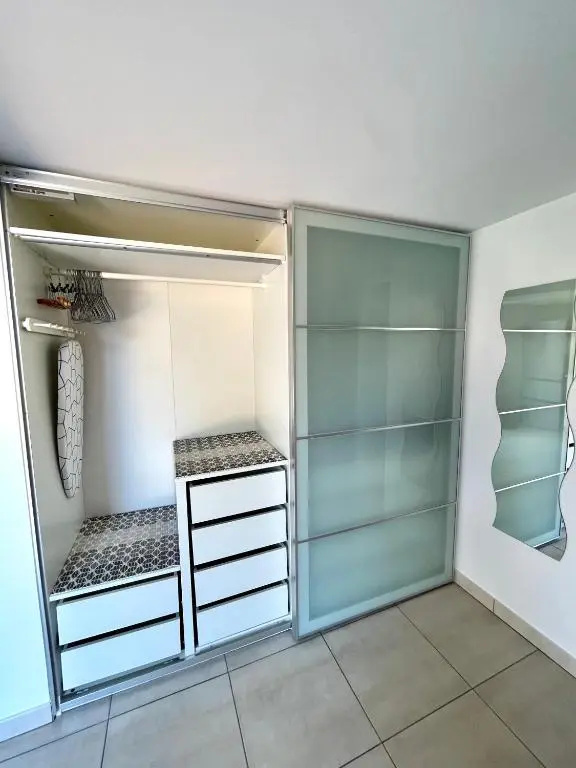 Studio classé 3 étoiles de 36 m2, indépendant dans villa avec piscine