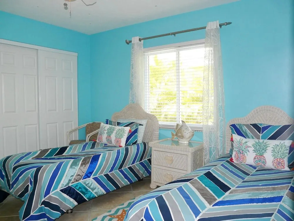 Centrally Located Pet-friendly Home With spa and Pool
