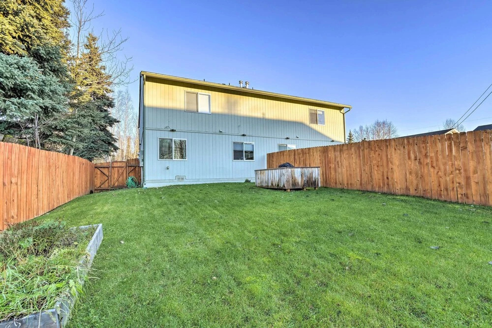 Stunning Anchorage Townhome about 5 Mi to Dtwn!