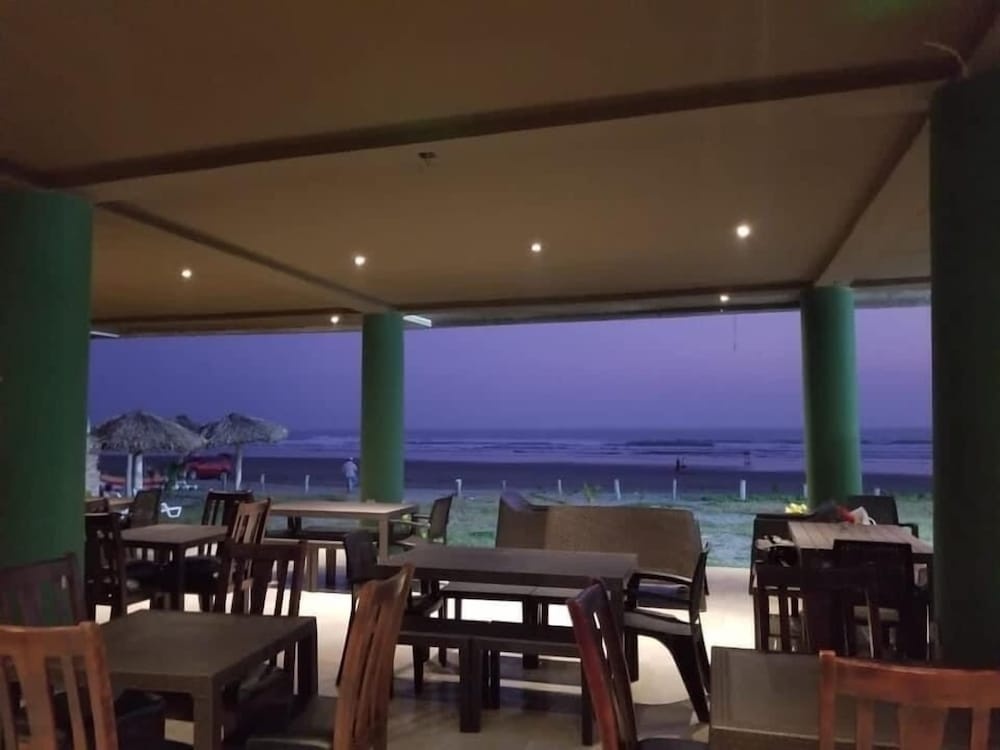 Sambo Mambo Beach Hotel