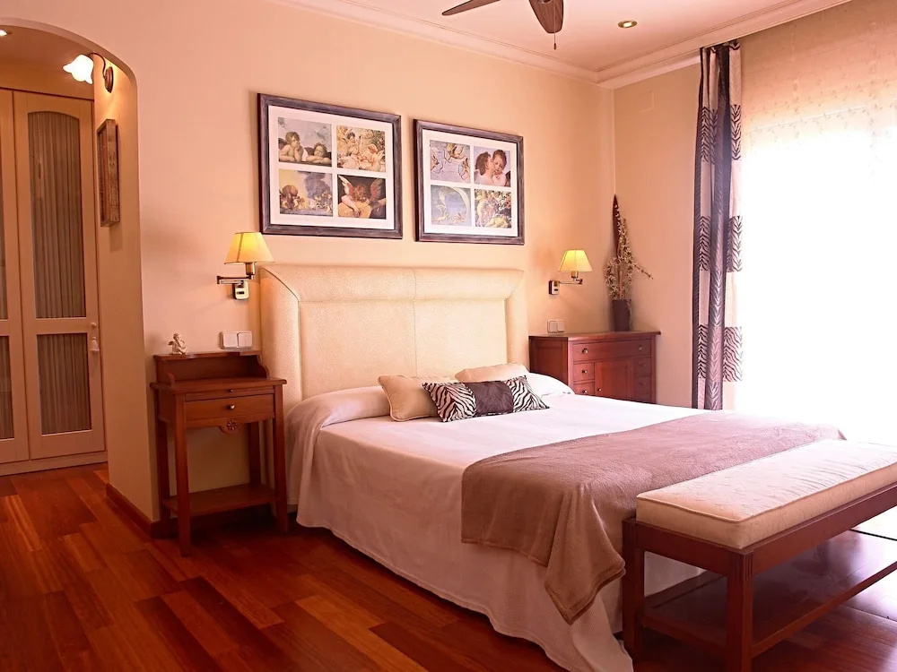Boutique Holiday Home in Sant Pere Pescador With Garden and Garage
