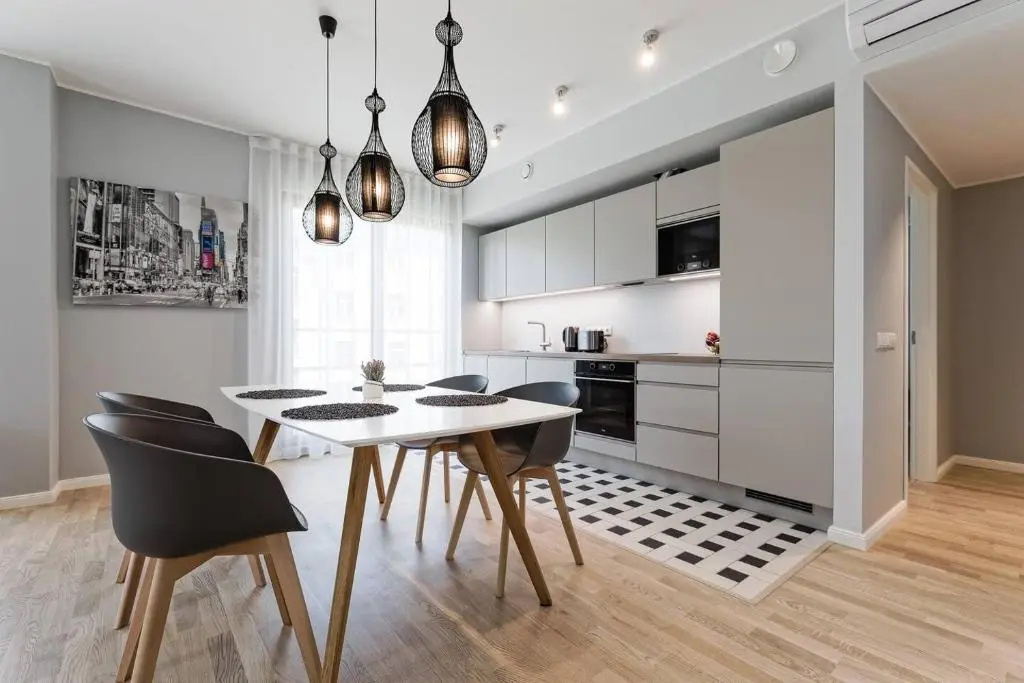 Central apartments, Quiet with Free Parking and AC.