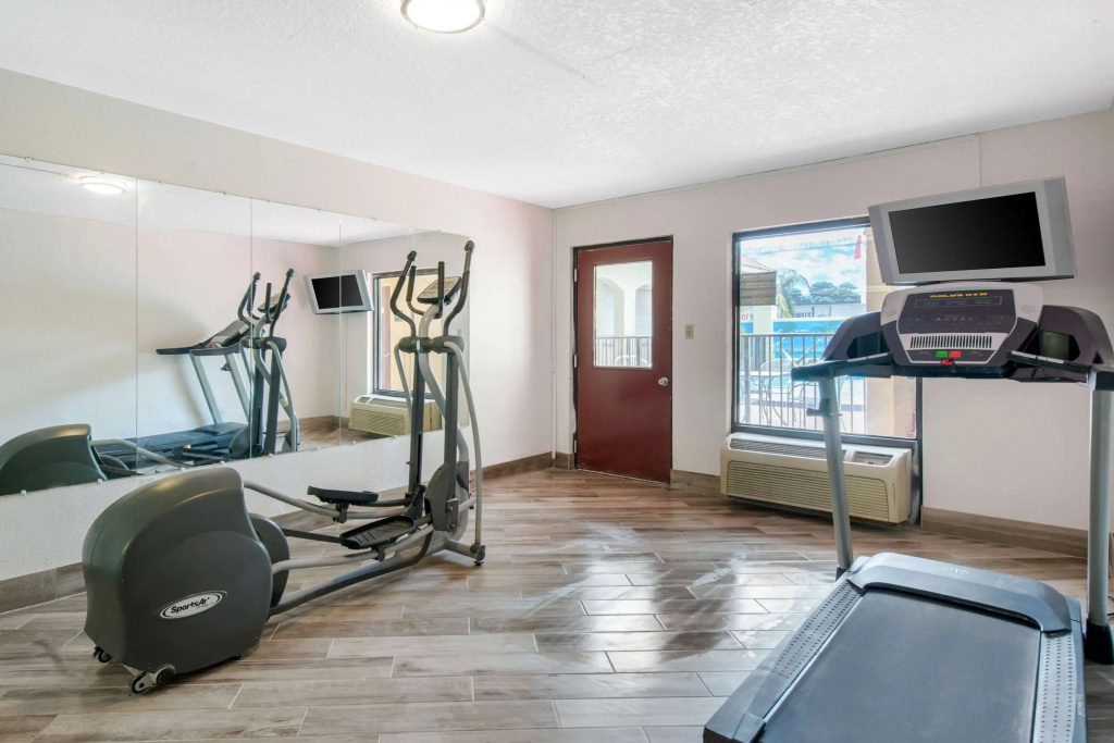 Clarion Inn & Suites Kissimmee-Lake Buena Vista South