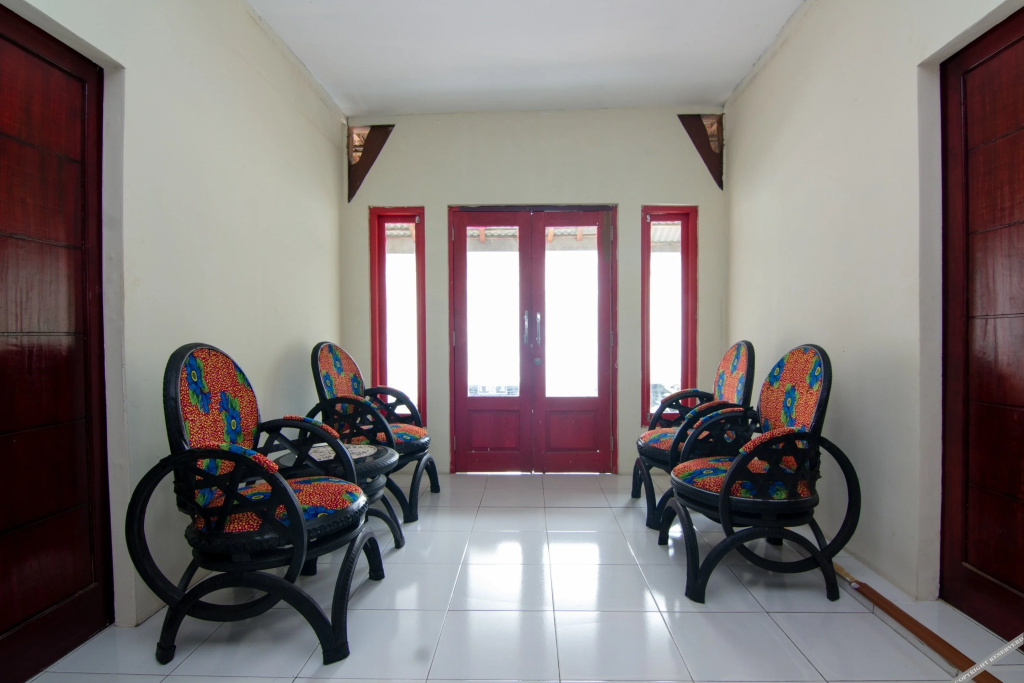 Joglo Guest House Syariah by OYO Rooms