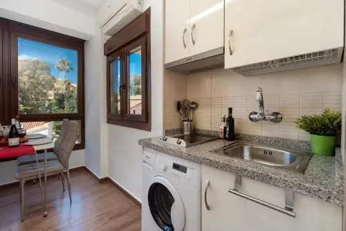 Apartamento con terraza y piscina junto a la playa