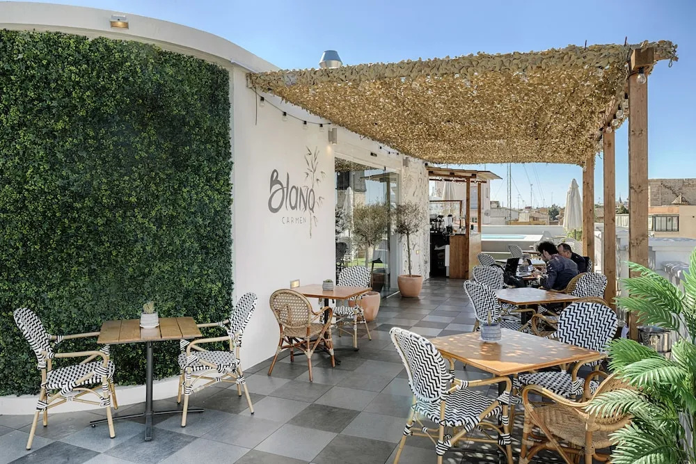 Blanq Carmen Hotel