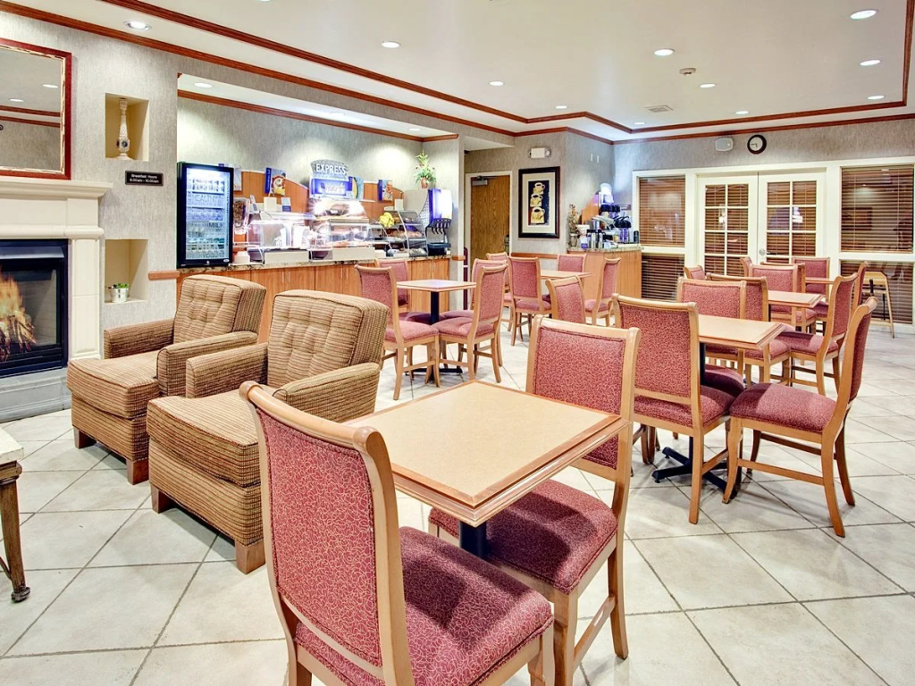 Holiday Inn Express Peoria North - Glendale by IHG