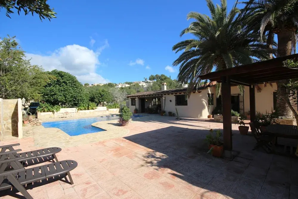 Private & Luxurious Villa With Pool - Lots of Space & Short Walk to the Sea