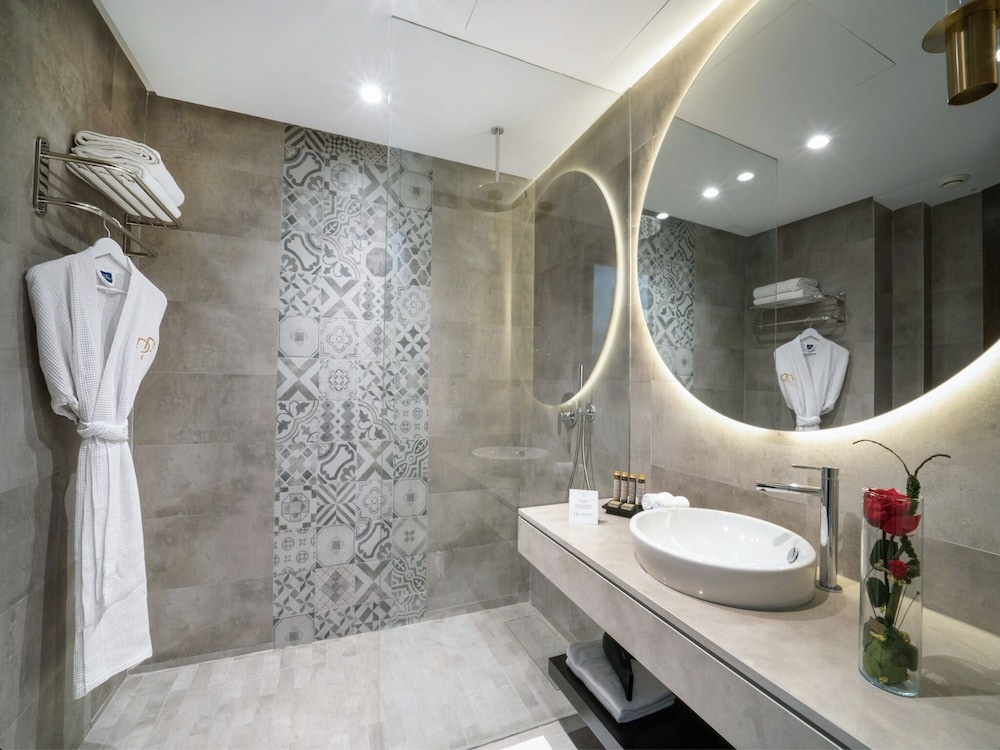 Отель Petit Palace Suites Hotel