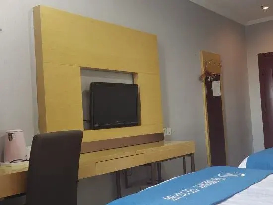 Huayi Hotel (Beijing Tongzhou District Ciqu North Subway Station)