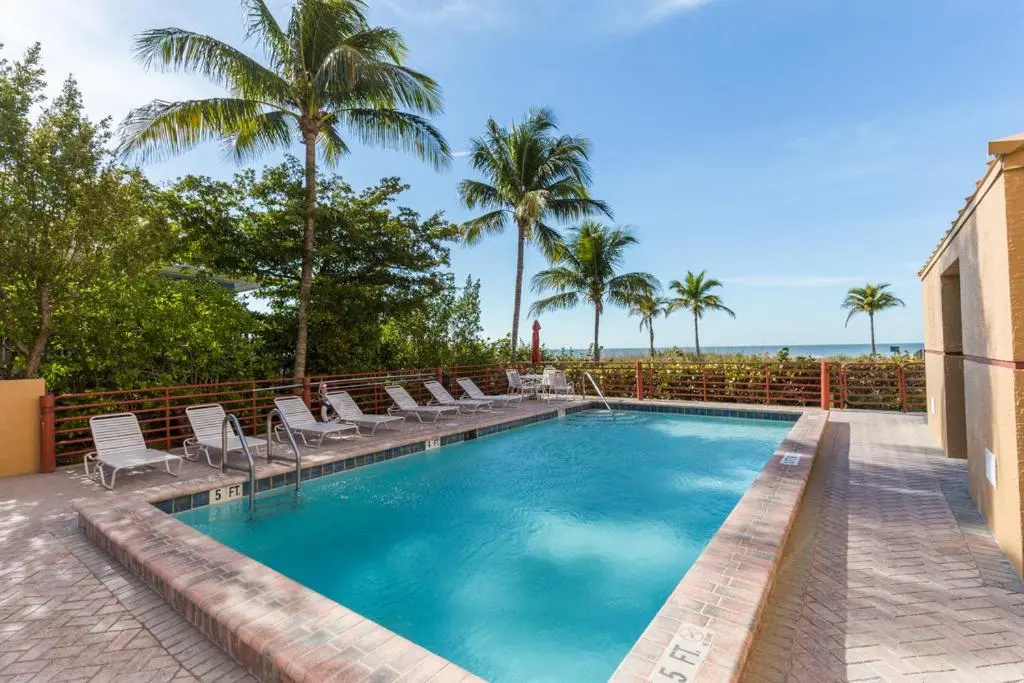 Estero Island Beach Villas 706, 2 BR, Penthouse, Gulf Front, Pool, Sleeps 6