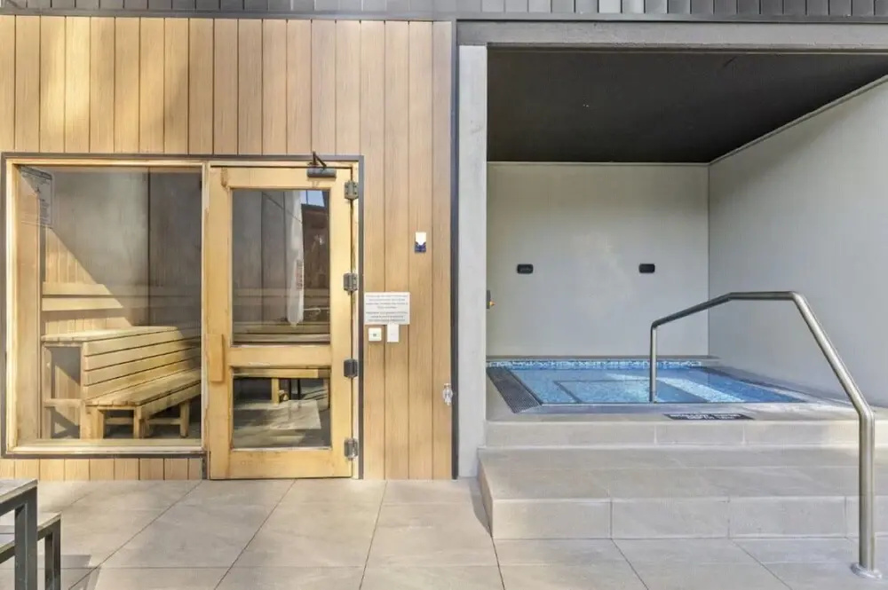 Panoramic Lake View 2-bed With Pool,