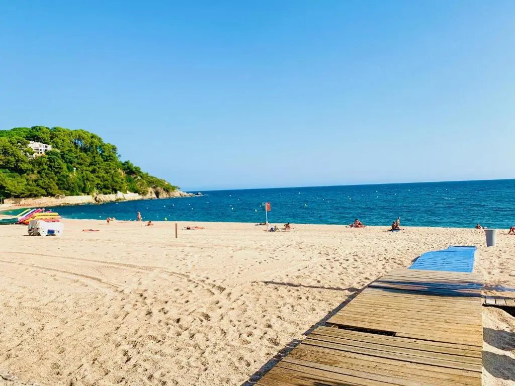 Modern and Design Studio Near the Beach With Large Swimming Pools