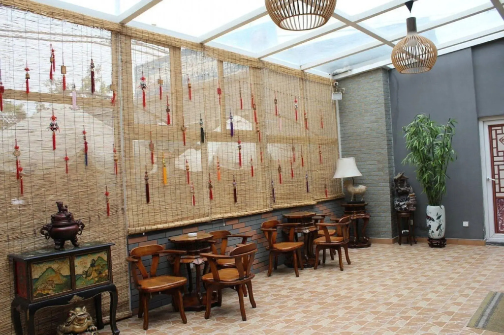 Hutong Inn