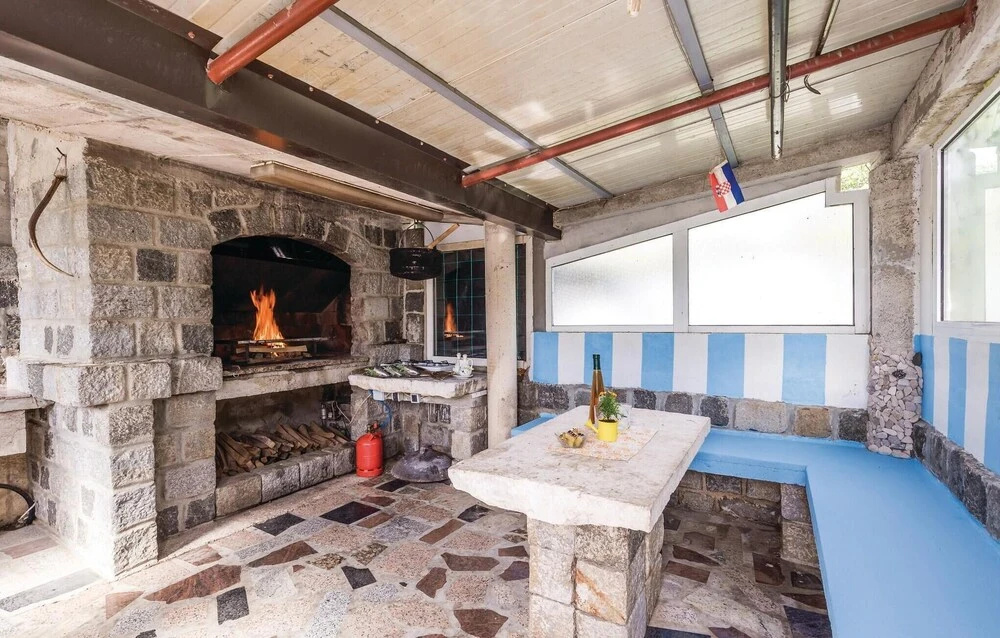 2 Bedroom Beautiful Home In Rijeka