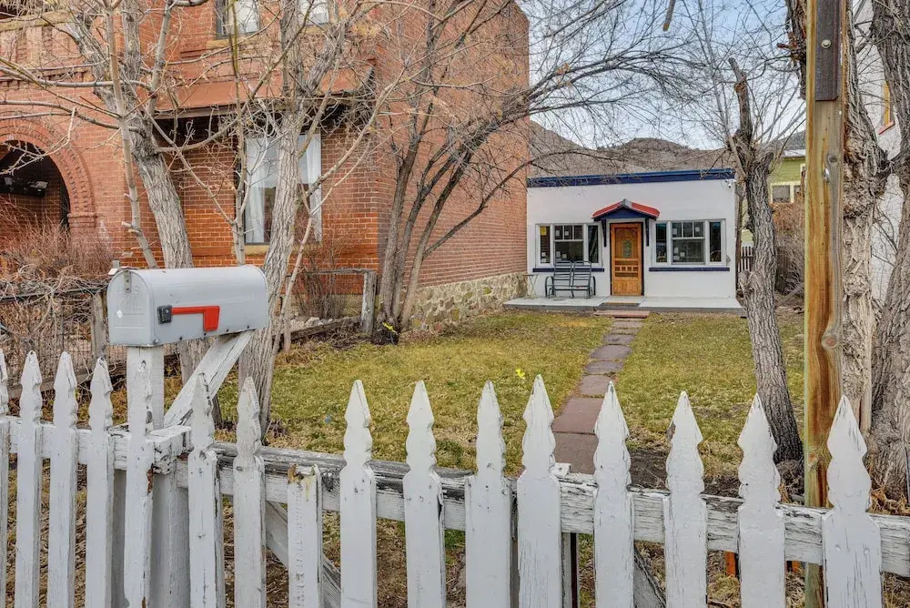 0601: Downtown Salida Cottage w/ Fireplace + Yard