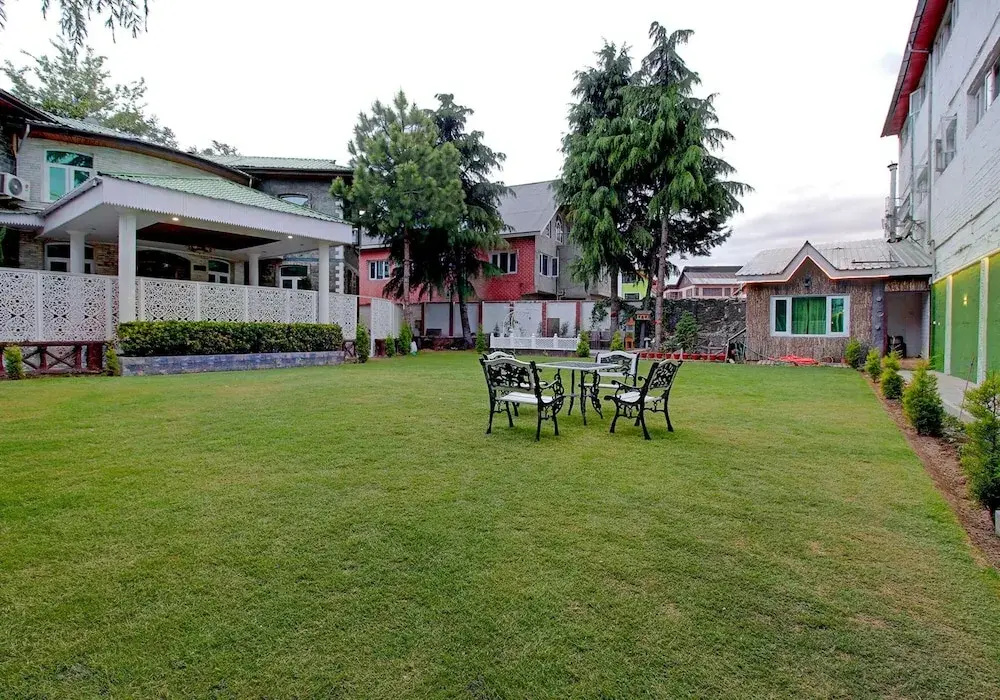 FabHotel Prime Royal Park