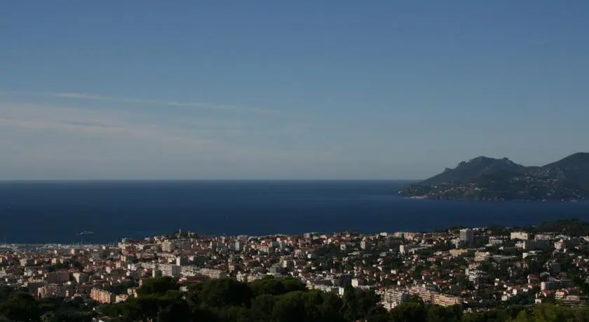 Cannes Golf Apartment
