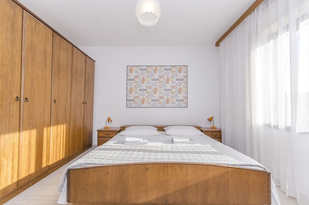 Apartments and Rooms Antee