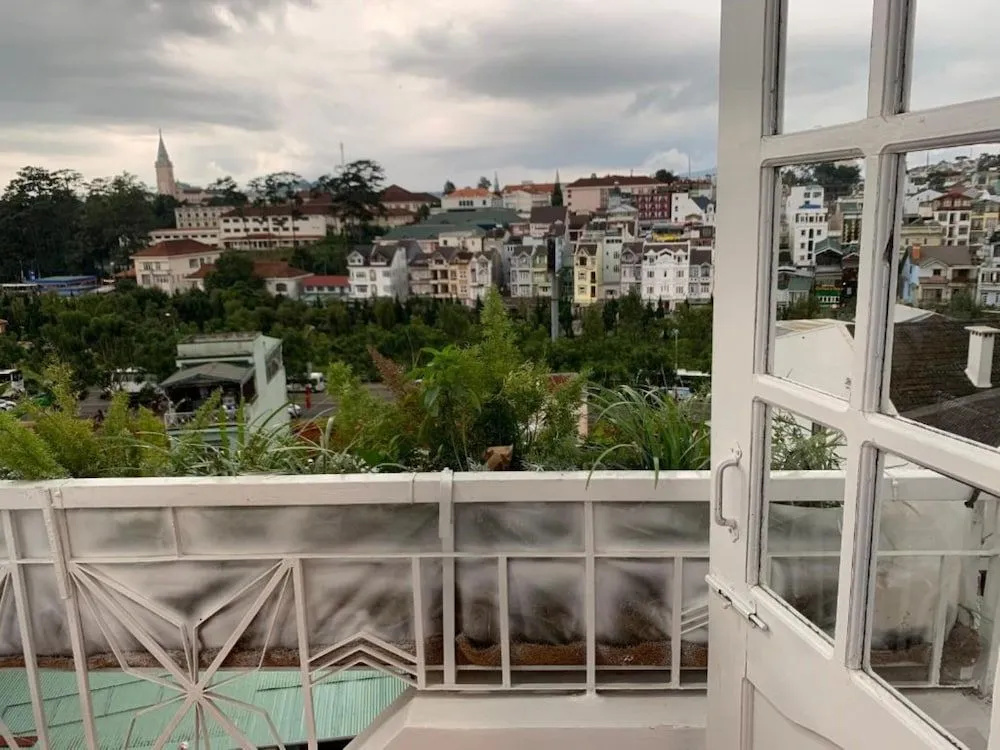 Chau Giang Hotel