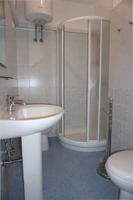 Beautiful Beachfront Apartment-pool-ac by Beahost Rentals