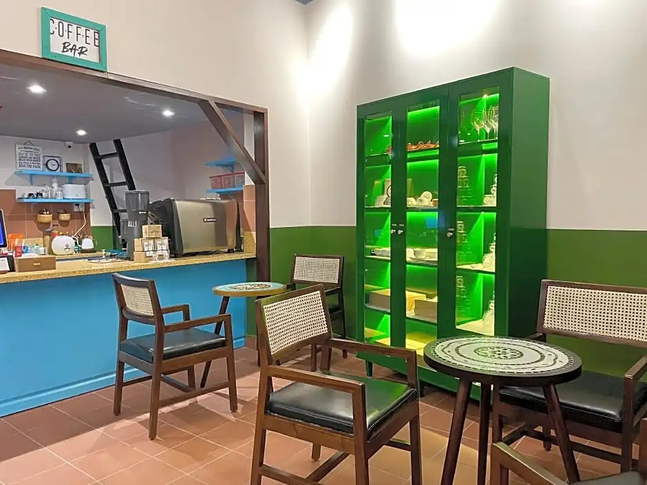Ahu Hotel & Apartment