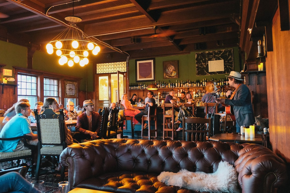 Apple Tree Inn