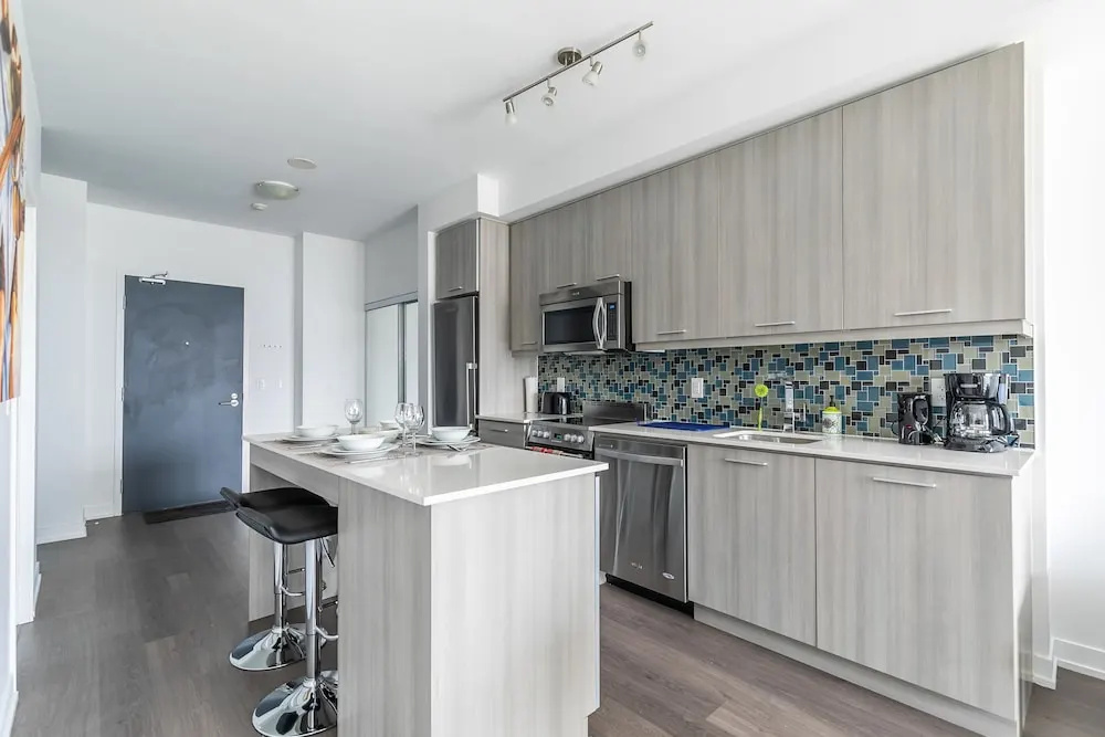 Newly Decorated Trendy Condo Sleeps 4