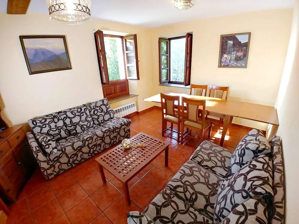 House With 5 Bedrooms in San Román de Villa, With Terrace