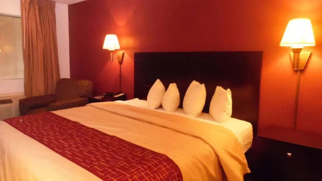 Red Roof Inn & Suites Oklahoma City Southwest