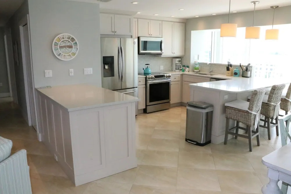 Jamaica Royale - 804 - 2 Br Condo