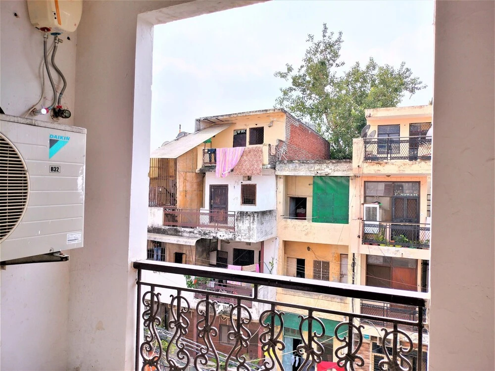 Hotel White Palace,Nizamuddin Railway Station