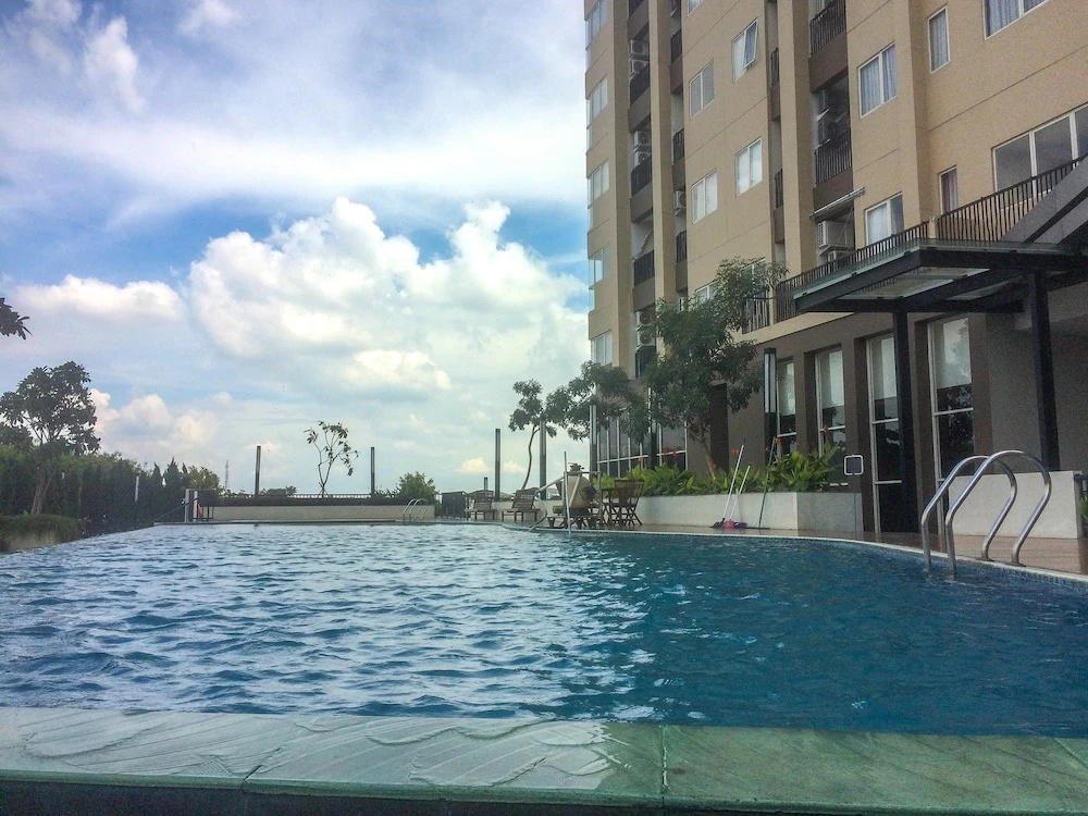 Bright and Stylish 1BR The Oasis Apartment Cikarang