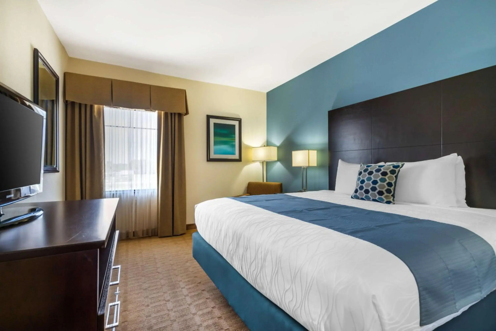 Best Western Plus Lytle Inn and Suites
