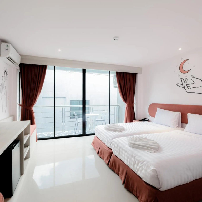 Moon Budget Hotel