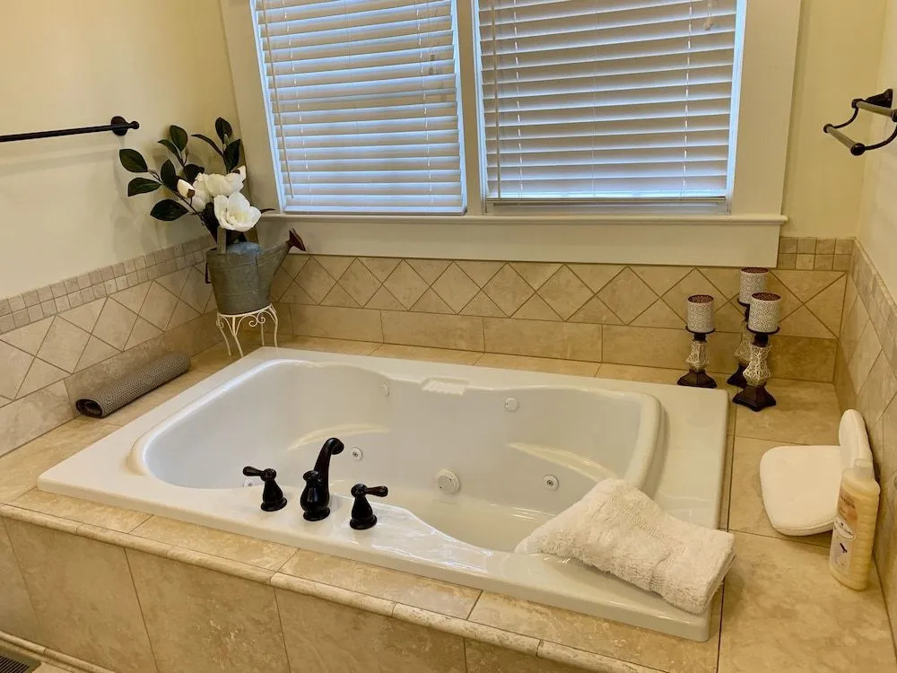 Bama Bed & Breakfast Campus
