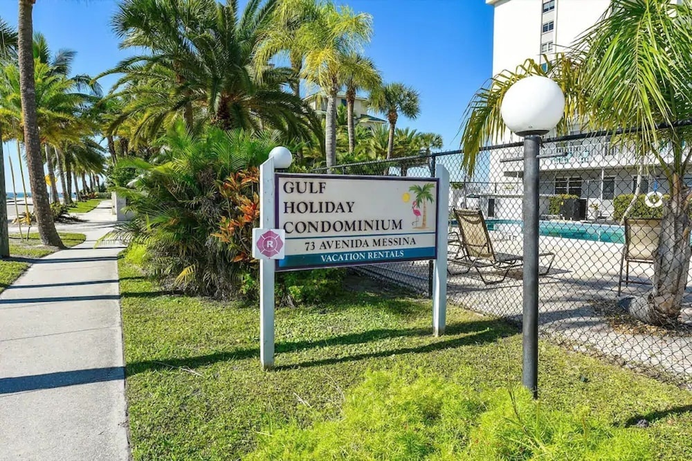 Gulf Holiday By Beachside Management