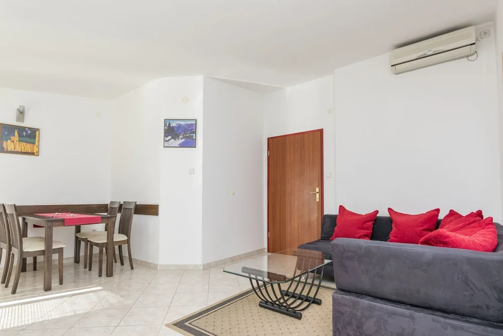 Apartment Mladen