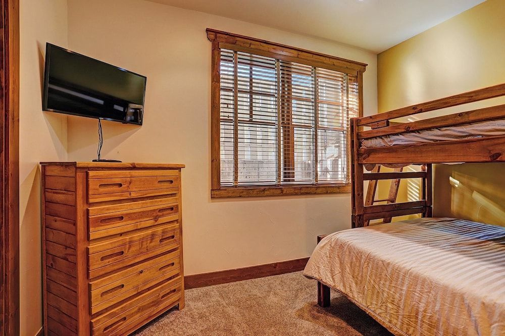 Mountain Ridge  2 Bedroom Townhouse by RedAwning