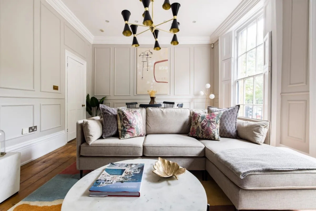 The Heart of Angel - Bright 2BDR House with Terrace, Gym & Cinema