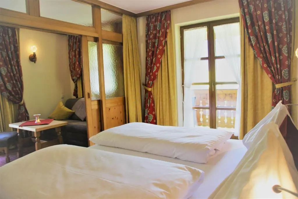 Bauernhofhotel "die Unterbergerin" - Zimmer mit Frühstück und Ferienwohnungen in Gastein mit GRATIS Thermeneintritt