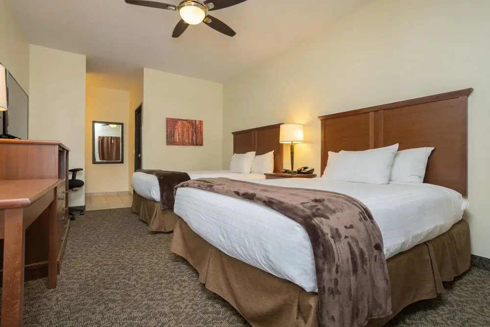 Battle Lake Inn and Suites