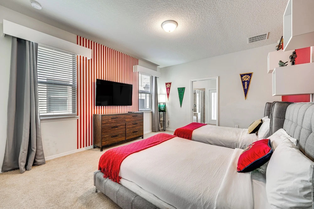 8 Mi to Disney World: Family-friendly Retreat!